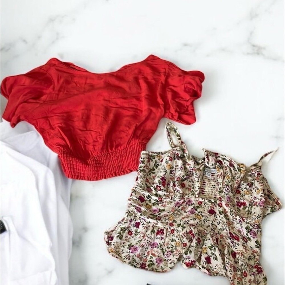 2 medium women’s tops.